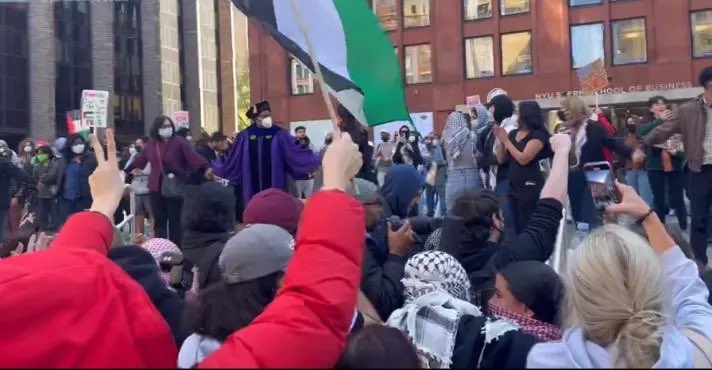 🚨URGENTE - Protestos anti-Israel terminam com mais de cem presos em universidades dos EUA

A violência predominou no campus da Universidade de Nova York; detenções também ocorreram em Yale