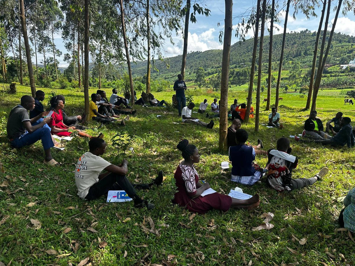 CiHold's tweet photo. #demographicdevident. Day 2 CIDD in partnership with NAC and REHOCI are on a 6 days engagement of 30 young leader from Ntungamo to jump start young leaders meaningful Democrat participation for results. @DKinUganda @CUSP_Uganda @CSBAGUGANDA @actionaiduganda @ngoforum @Accu_Ug https://t.co/3X9iSakEkh