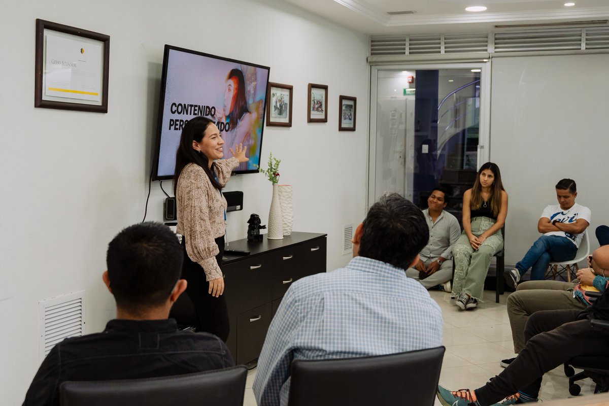 GeeksEC's tweet image. Nuestra capacitación de neuromarketing fue un viaje fascinante, exploramos cómo las emociones y los impulsos subconscientes influyen en las decisiones de compra. ¡Gracias a Tatiana Quintanilla por un evento increíblemente enriquecedor!
#Neuromarketing #Geeksec