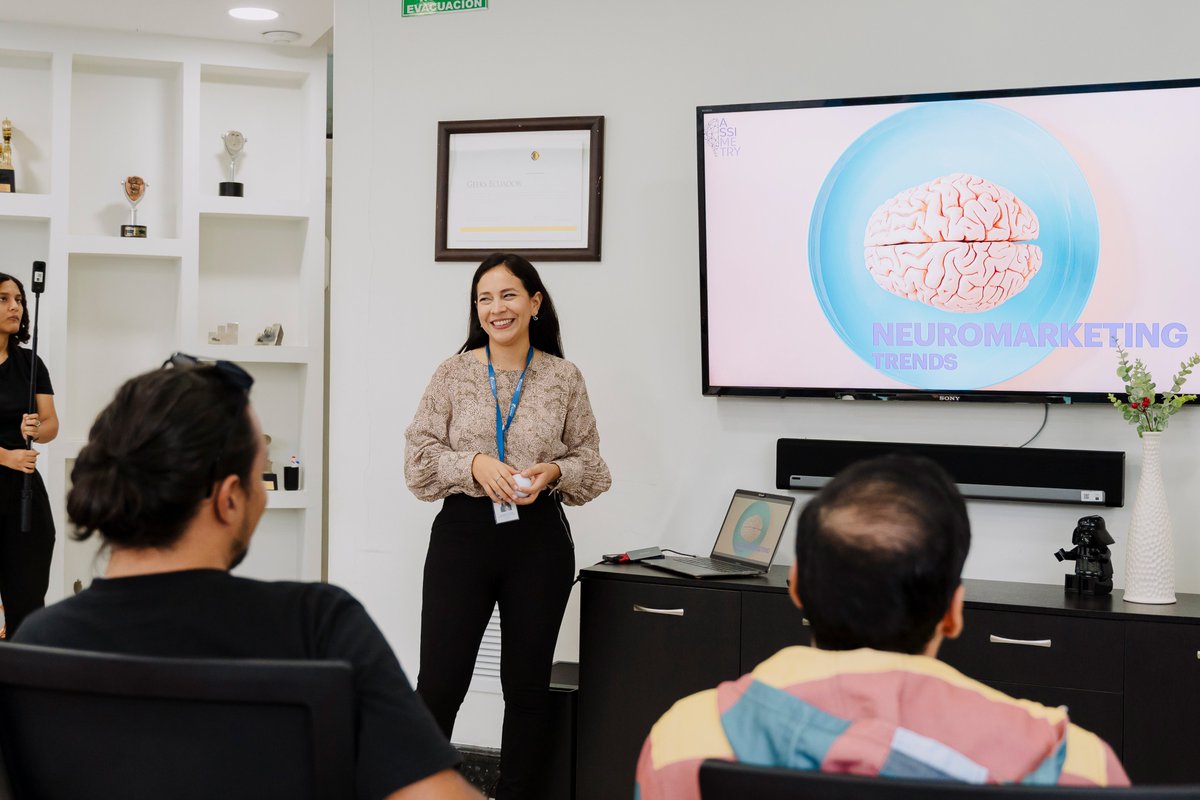 GeeksEC's tweet image. Nuestra capacitación de neuromarketing fue un viaje fascinante, exploramos cómo las emociones y los impulsos subconscientes influyen en las decisiones de compra. ¡Gracias a Tatiana Quintanilla por un evento increíblemente enriquecedor!
#Neuromarketing #Geeksec