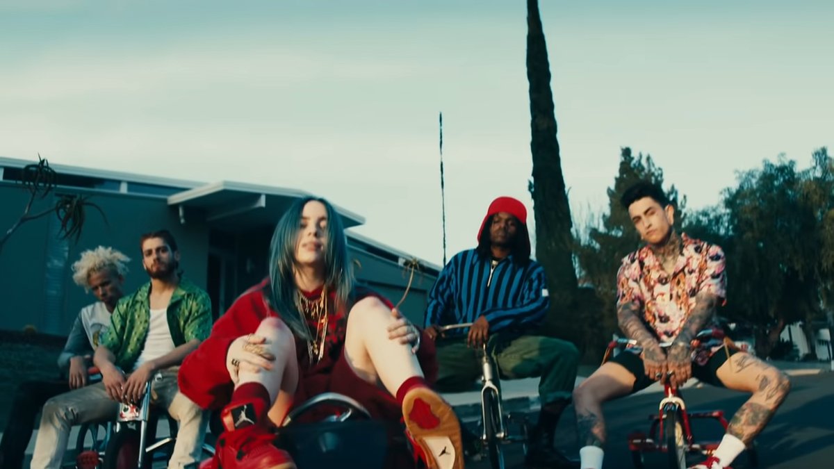 🎸 The new @FNFestival Icon for Season 3 is @billieeilish And they announced it with a killer trailer filled with references to some of Billie's most popular music videos Did you catch all the references? Here are some of our favorites 🧵👇