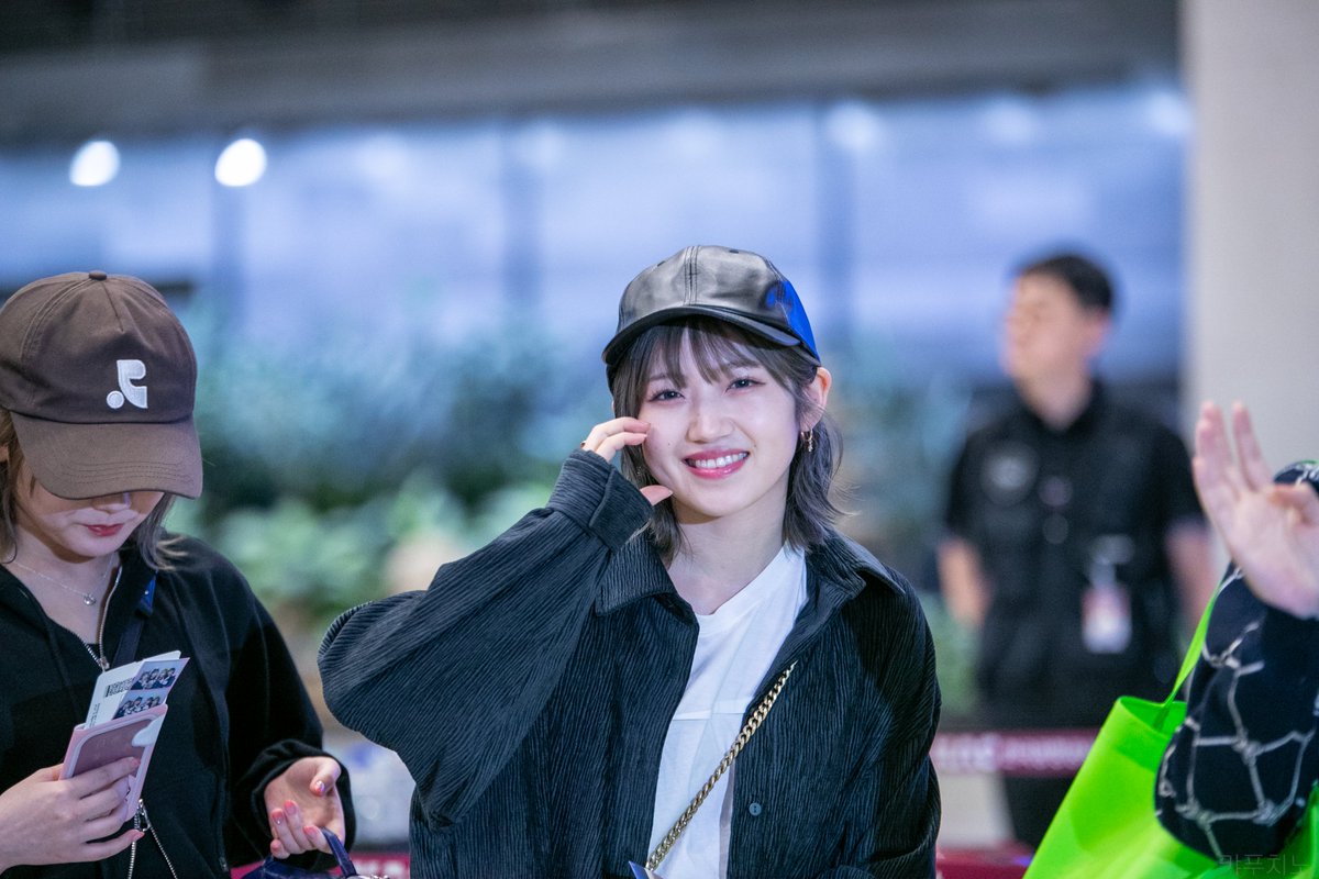 juriya97's tweet photo. 240420 무라야마 유이리 김포공항 출국 #1  
#AKB48 
#村山彩希 #무라야마유이리
@yuirii_murayama https://t.co/cEAuwNR2Cv