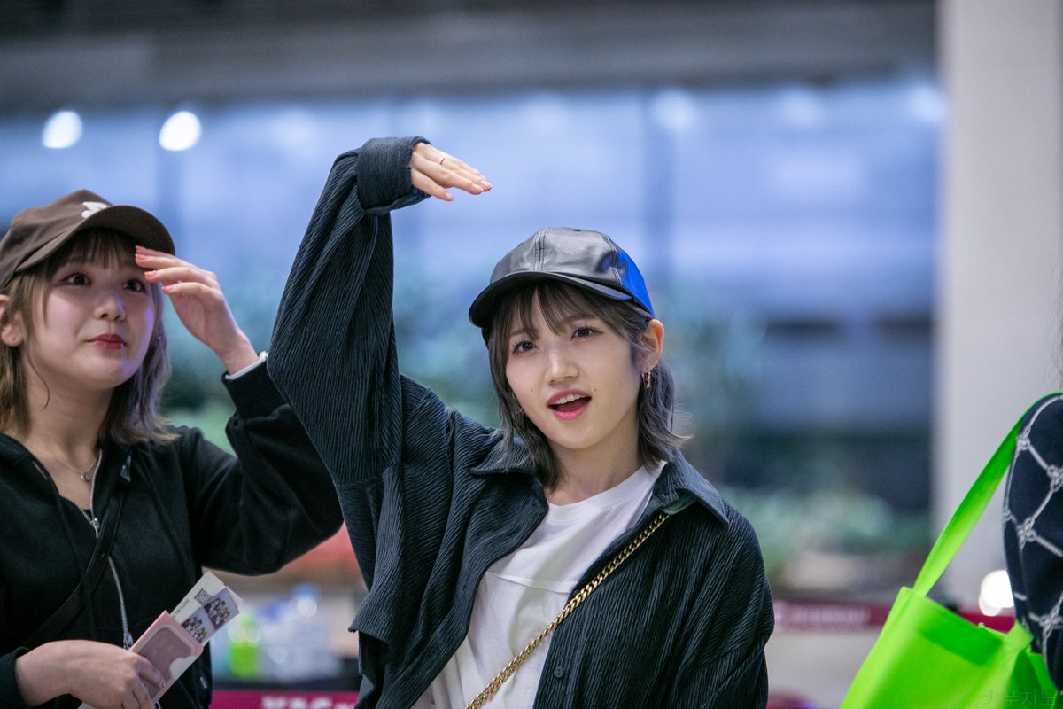 juriya97's tweet photo. 240420 무라야마 유이리 김포공항 출국 #1  
#AKB48 
#村山彩希 #무라야마유이리
@yuirii_murayama https://t.co/cEAuwNR2Cv
