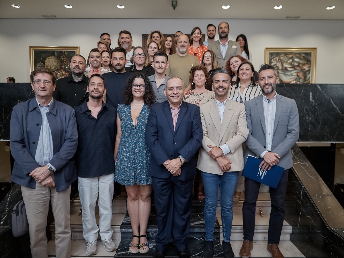 #FERIAMODATFE El @CabildoTenerife presenta en rueda de prensa la Feria Internacional de la Moda @tenerifemoda y XII Concurso Internacional Jóvenes Diseñadores 👉La cita será en @recintoferialtf del 6 al 9 junio 2024 👉Más Info. diariodetenerife.info/el-cabildo-org… #Moda #TenerifeModa