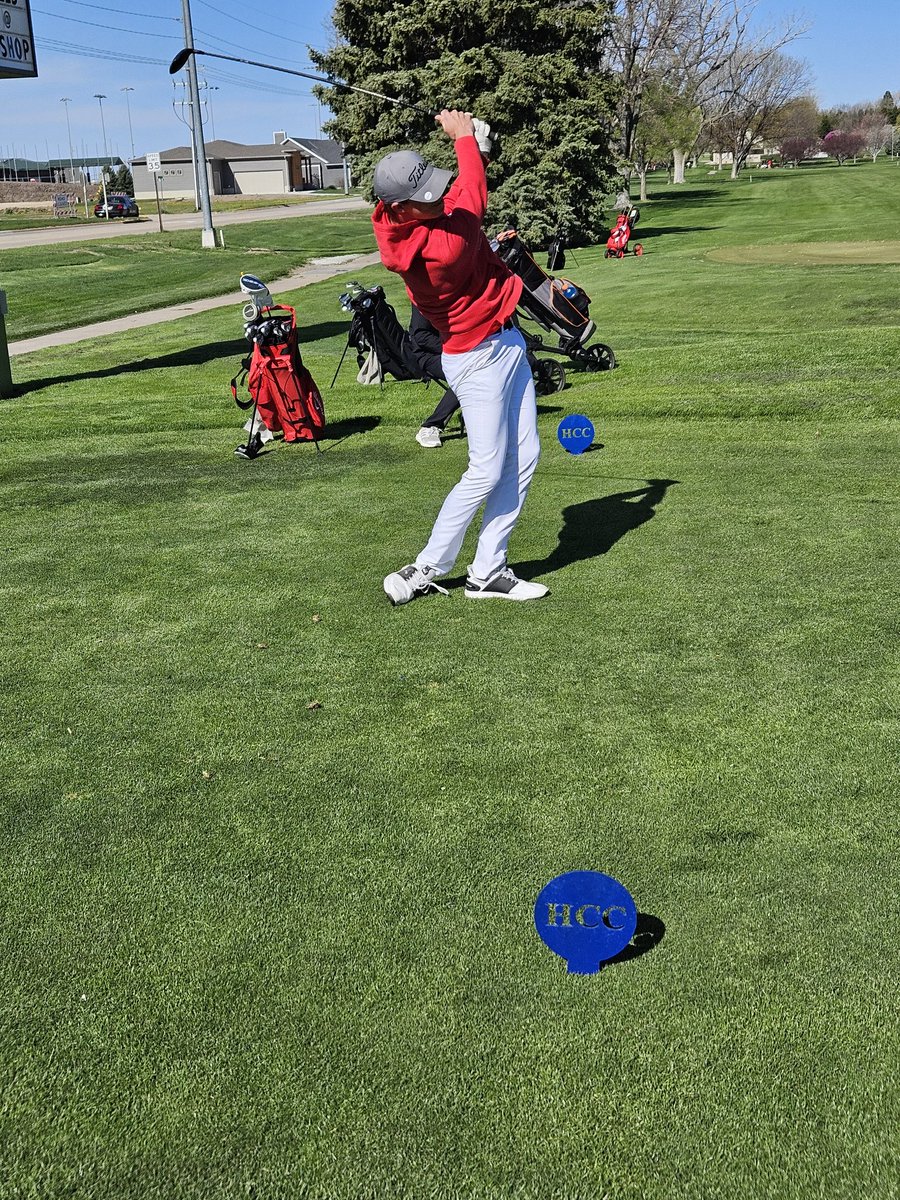 Bbowboysgolf's tweet photo. Windy day of golf at Holdrege today. https://t.co/RE5mNG9DAL