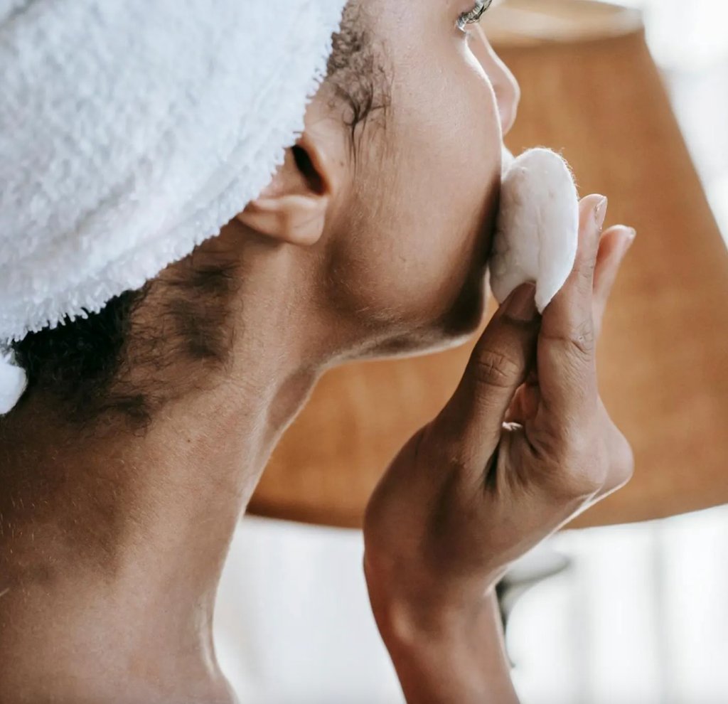 These 5 Makeup Removers Are Best for Sensitive Skin: bit.ly/3JsXBtJ