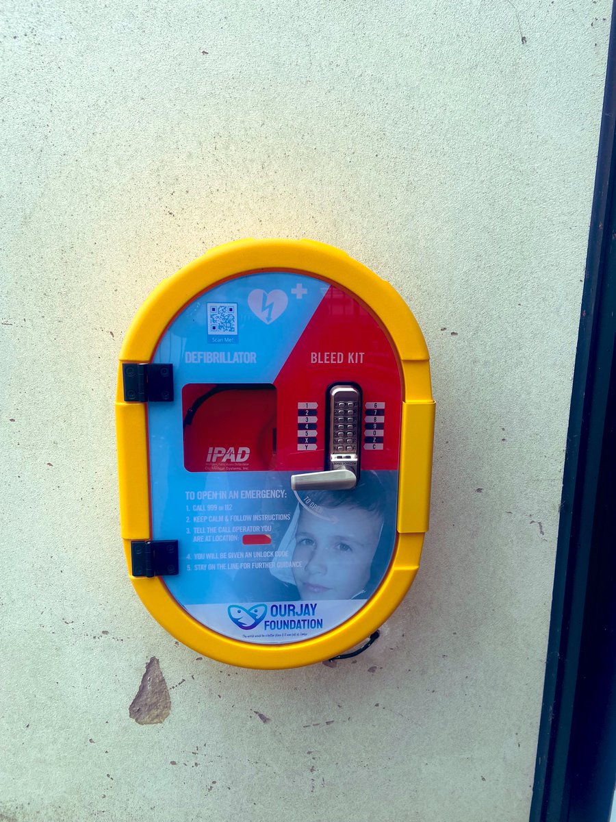 jasiocollins's tweet photo. The wonderful @OurJay25 have equipped our house and therefor our Comunity with a #Defibrillator Installed on the side of our medical storage room. We know how vital these can be, and we are grateful for the work the foundation does saving lives. https://t.co/RpHSt8nnZk