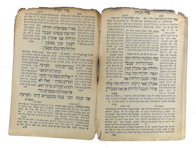 #WorldBookDay The #Passover #Haggadah Rescued From a Pile of Ashes Rabbi Spiegel found this Haggadah at the edge of a smouldering pile of books in Berlin in 1934 Learn more: ow.ly/o9vH50Iz7C1