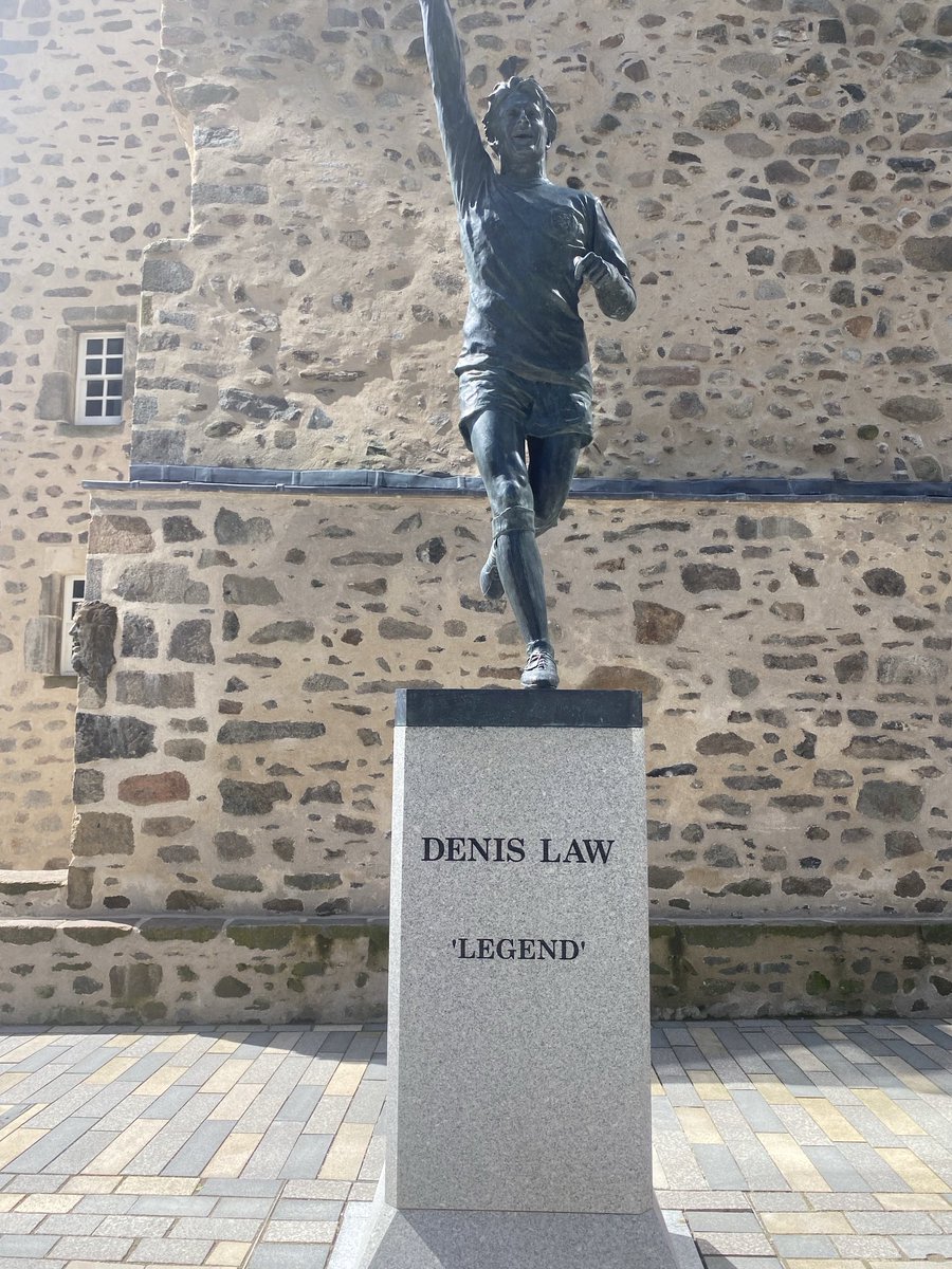 The sun came out today as I was up in Marischal Square and the Denis Law statue was looking in grand nick. Aberdeen’s third Cruyff Court, named after Gothenburg Great Willie Miller and driven forward by the Denis Law Legacy Trust, will be officially opened next month! #LocalHero