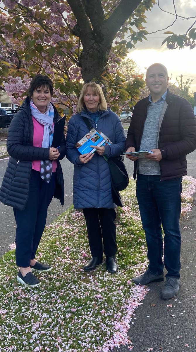 Out campaigning tonight in Shirley East, many residents we met are saying they are supporting the @Conservatives because of a well run Solihull Council and the strong leadership in the West Midland through @andy4wm. @KarenGrinsell @AnnetteMackenz4 @solboroughcons