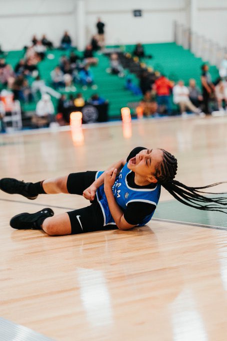 2027 point guard Kaleena Smith pulled out ALL the stops to finish off her weekend at the @NikeGirlsEYBL, dropping 34 points, including 12-12 from the free-throw line, 14 assists, 5 rebounds and 2 steals in a win. Dominant spring loading for the country’s top young gun. 📈🚀🏀