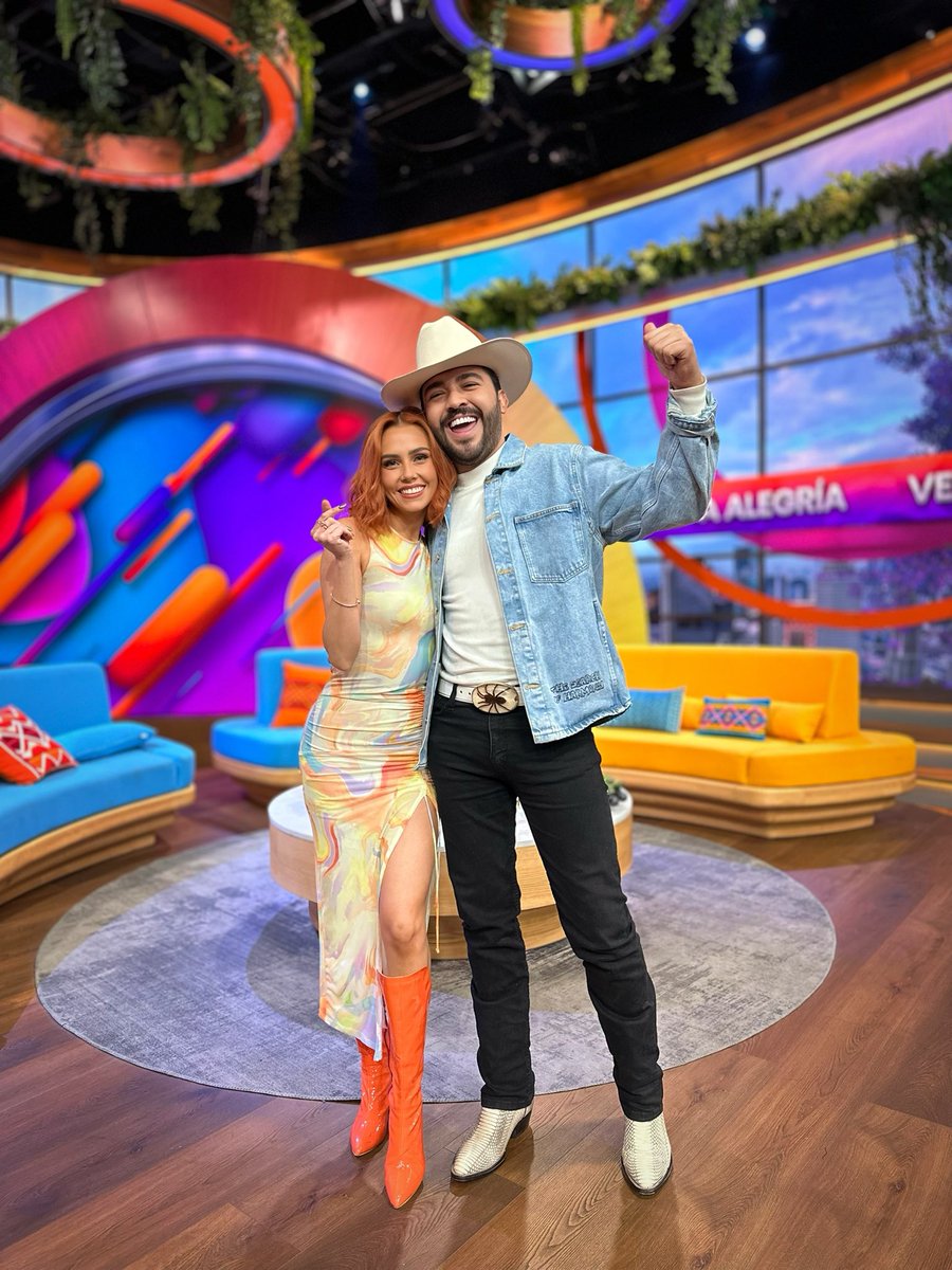 VengaLaAlegria's tweet photo. .@imjessicabulman y @alannmora están listos para competir en “Alineados VIP”. ¡No te los pierdas en instantes! Estamos al aire por @aztecauno. #VLA #CompartoQue https://t.co/dMQ1s6KVHg