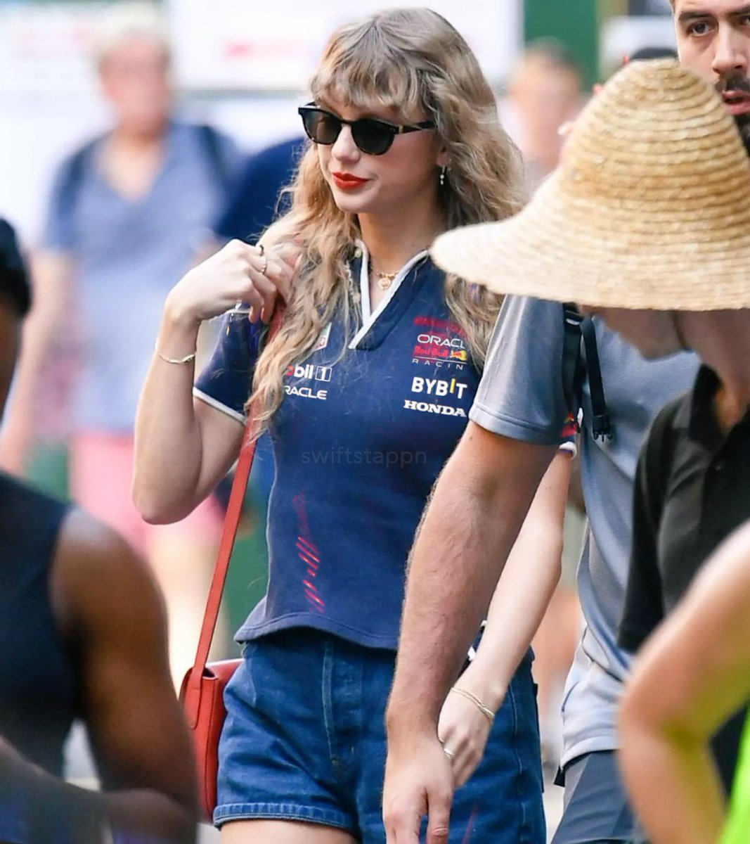 taylor swift and max verstappen as each other! – a very important thread 🧵🪡