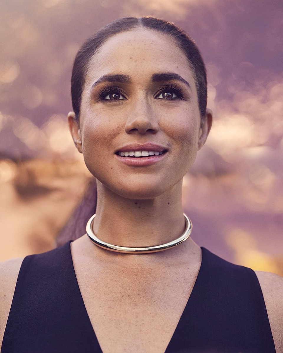 Outtake de Meghan para a Variety #PowerOfWomen 2022. Fotografada por Ramona Rosales. 📸 Mais fotos: meghanmarkle.com.br/galeria/