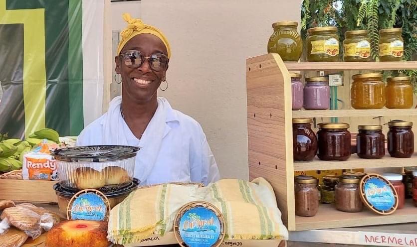 ZTuristica78197's tweet image. 🍉🌿 ¡Atención viajeros! La Cuarta Edición de Farmers Market en San Andrés Islas está de vuelta este viernes 26 de abril. Prepárense para disfrutar de una deliciosa oferta de productos locales en la Feria Agrícola frente a la escuela El Carmelo.