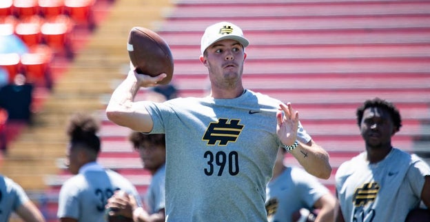 Webblog: Former #Michigan quarterback, @FOXSports analyst, and @Elite11 camp instructor @devingardnerXCI on #Michigan QB commit @_CarterSmith9 – “He reminds me of Avery Johnson” (VIP) 247sports.com/college/michig…