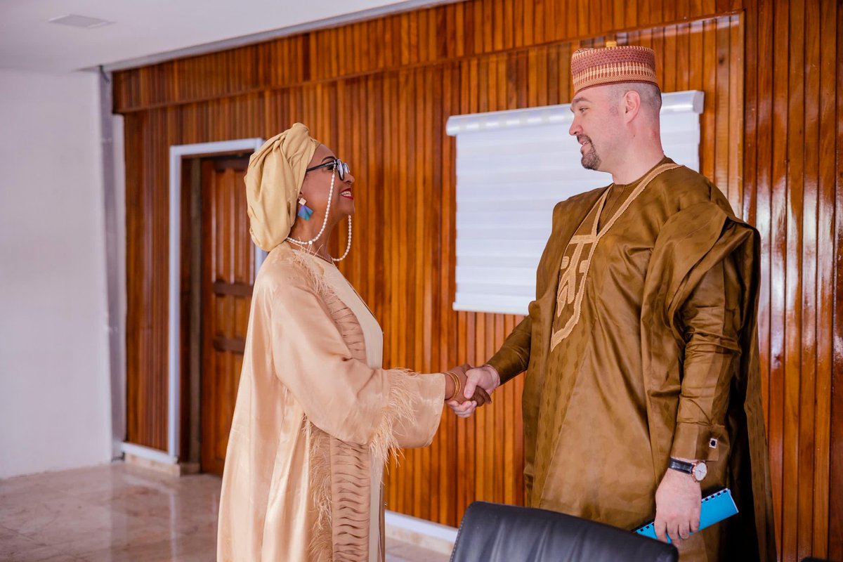 bobbynsy56's tweet photo. The Honorable Minister of Art, Culture, and Creative Economy, Barr. Hannatu Musawa, today received Ambassador Yanko V. Yordanov, representing the Republic of Bulgaria, in her office. Discussed about fortifying cultural bonds and fostering creative partnerships between d countries https://t.co/co7nHSVbNP