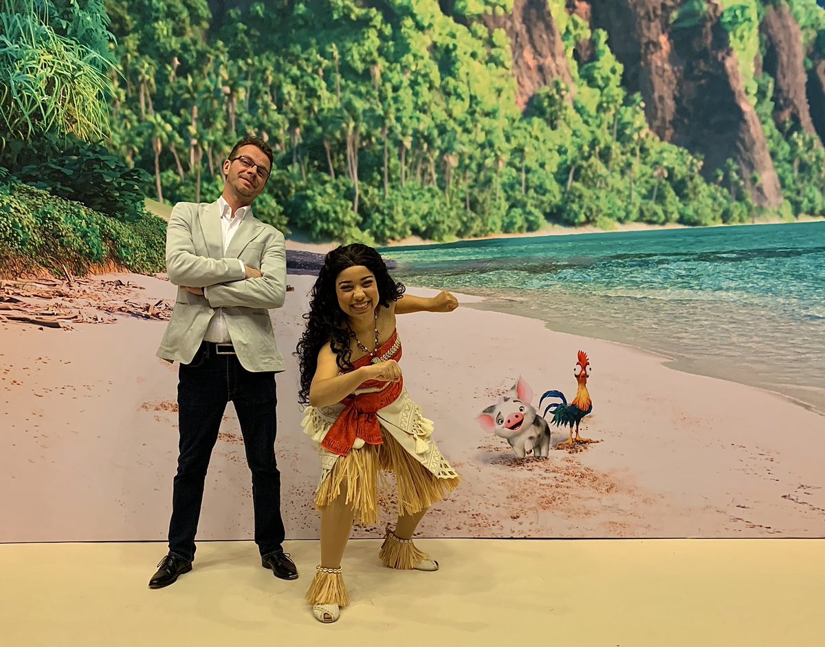 Rencontre avec Vaiana après avoir assisté à « Earth Convention » à l’hôtel Disney’s Newport Bay Club pour l’occasion du mois de la terre. Une rencontre fort sympathique après une conférence instructive et inspirante. #disneycastlife #disneylandparis #earthmonth #disney #vaiana