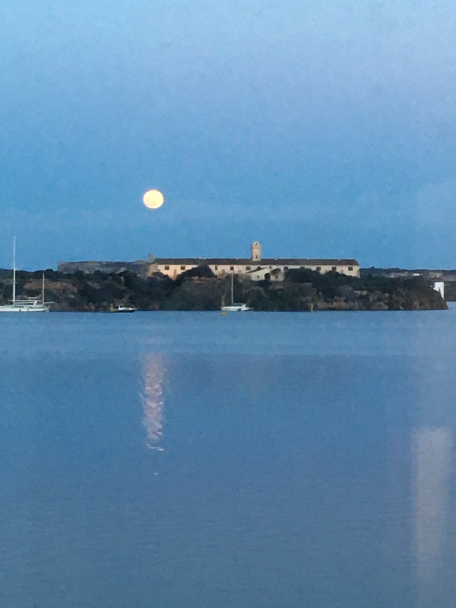 Moonrise over #IslaDelRei #Menorca