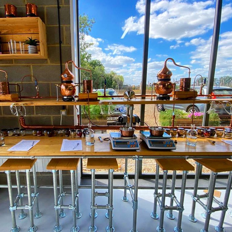 thesuffolkgin's tweet image. We have six mini copper stills, where you can create a bespoke blend guided by our expert team🙌

📍Suffolk Distillery
🕙 2pm
🗓 Fridays &amp;amp; Saturdays
💸 £90 (1 person), £120 (2 people)

Book now on suffolkdistillery.co.uk to secure your space!

#ginmaking #makeyourowngin #suffolk