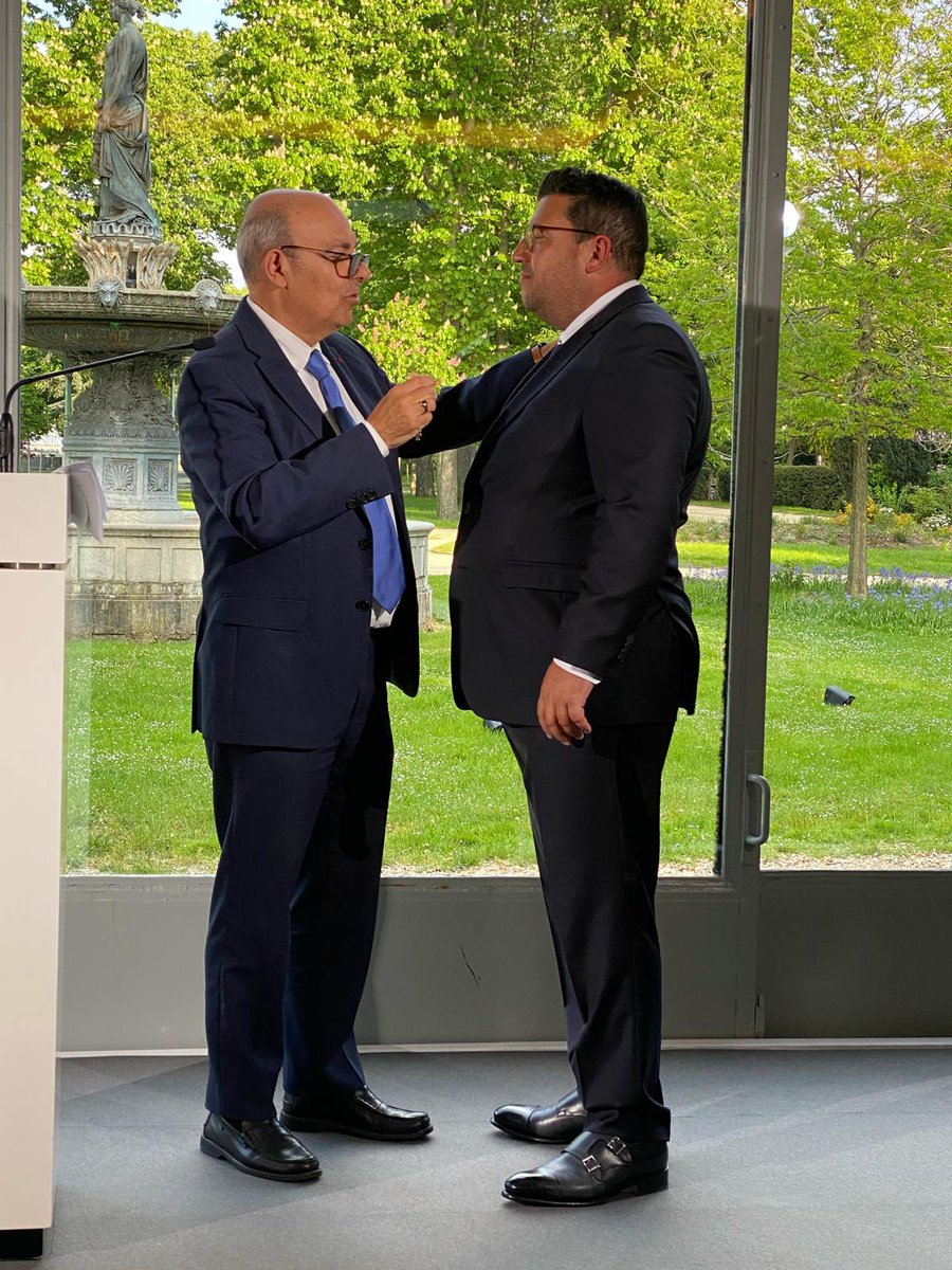 Remise de la légion d’honneur à <a href="/MolinaAnton/">Anton Molina</a> , ancien DGA du <a href="/medef/">Mouvement des Entreprises de France</a> aux côtés de <a href="/LaurenceParisot/">Laurence Parisot</a>, patron de l’agence <a href="/PleadAgency/">PLEAD</a>, par Eric Trappier. C’est la reconnaissance d’un très beau parcours, toujours au service des entreprises et des entrepreneurs.