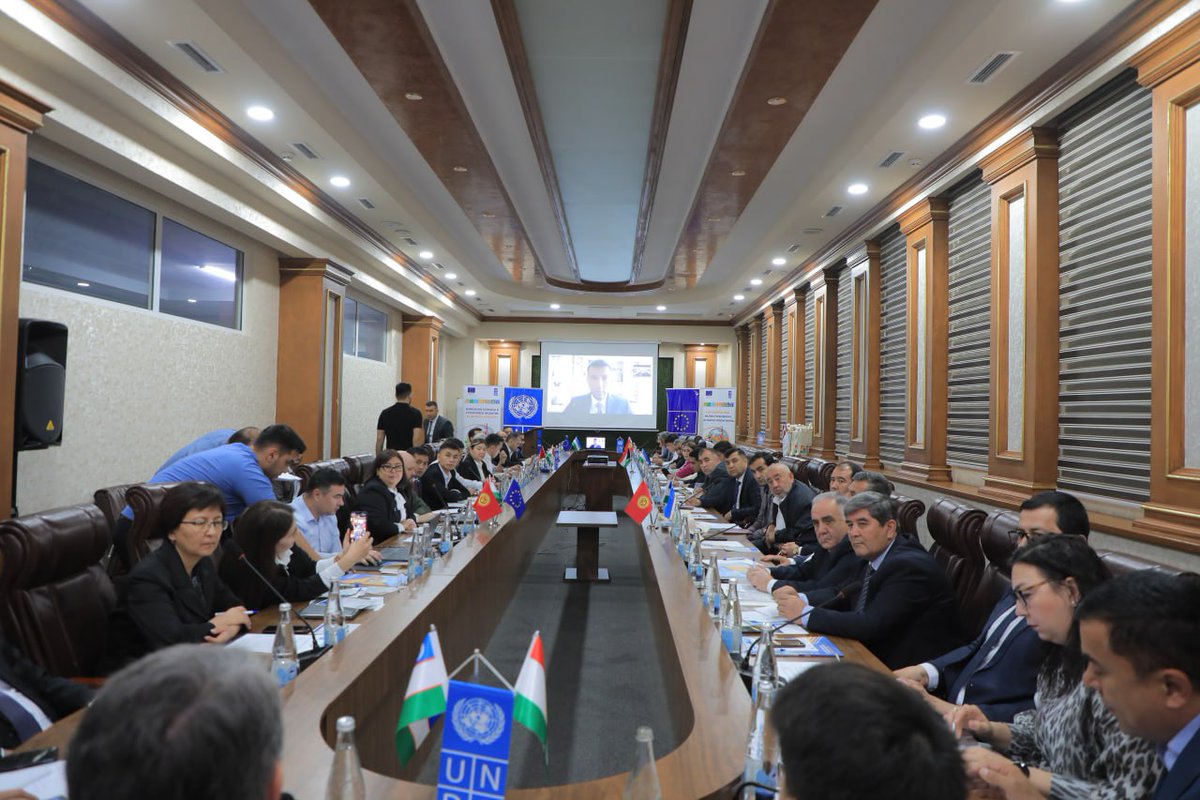 UNDP_Uzbekistan's tweet photo. 🌍Specialists from 🇰🇬, 🇹🇯 & 🇺🇿 converged in Namangan to tackle vital questions on #ClimateChange adaptation & building community resilience through nature-based solutions.
👉Discover the insights from the workshop supported by @EU_Tashkent: https://t.co/ydIPs3D6Yg
#UNDPEU https://t.co/7XlnrsdvAl
