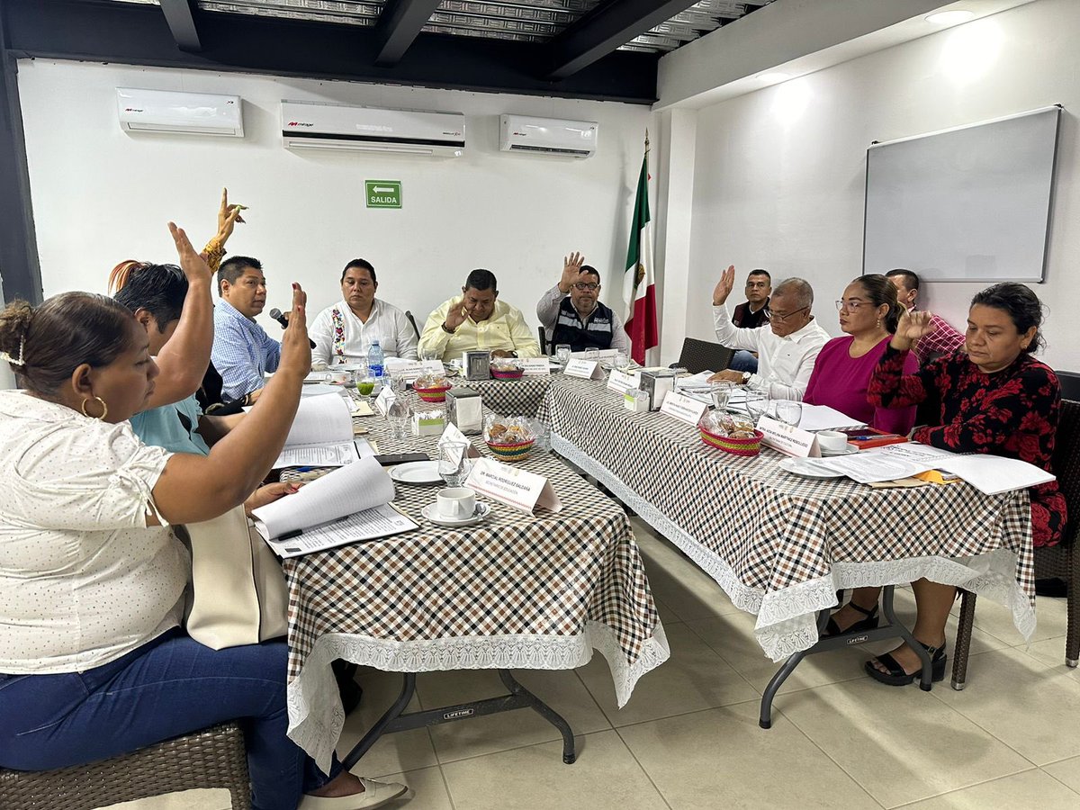 eliasnoriega's tweet photo. En mi rol de Director General, presenté a la junta de consejo de administración del OPD @RadioTvGuerrero un informe detallado sobre nuestras actividades y finanzas. Agradecido por la confianza y el apoyo que nos proyecta hacia adelante. #RTGTransparencia #CompromisoConGuerrero https://t.co/YVmgMVzhAu