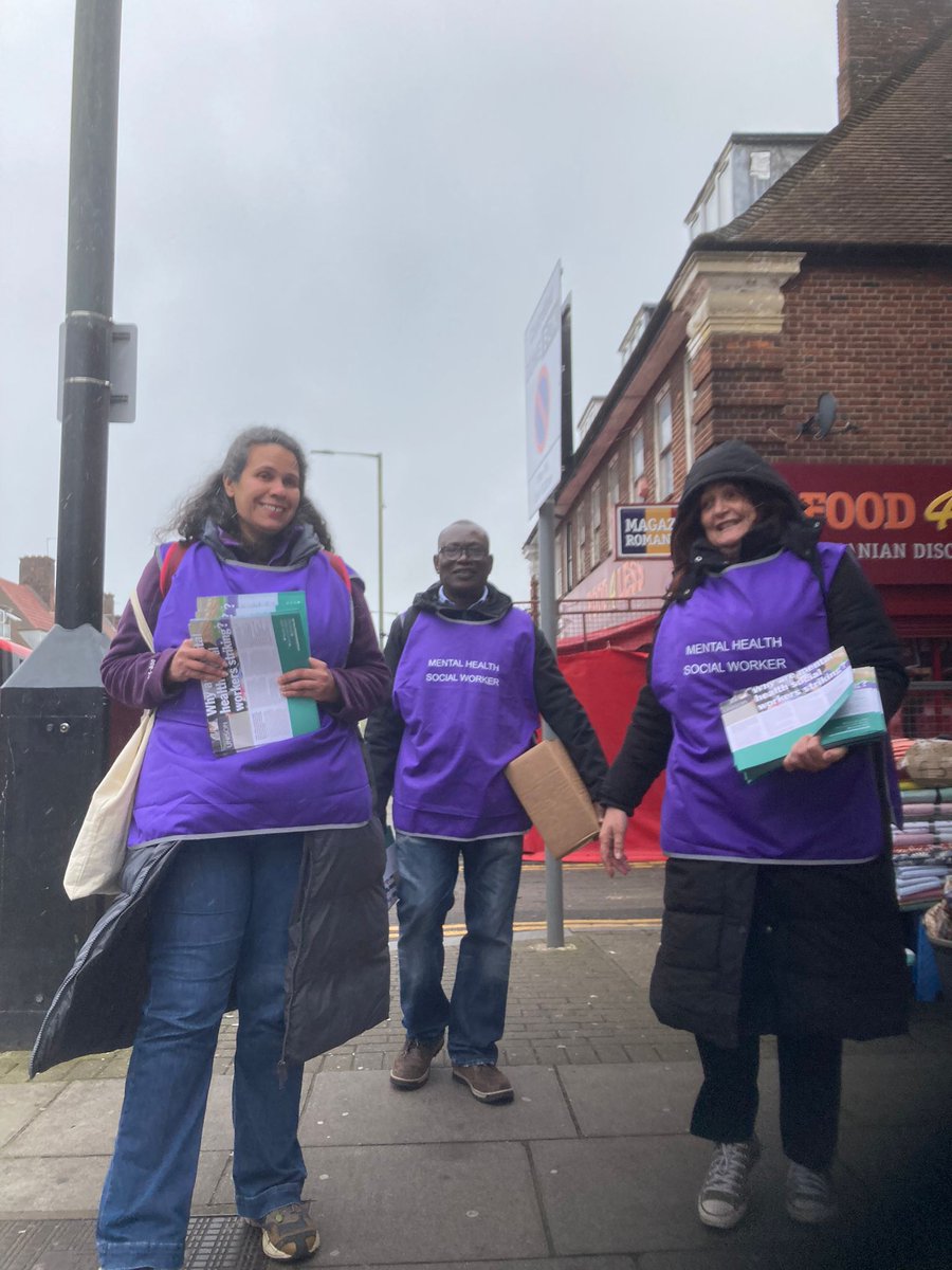 #BarnetUNISON Mental Health social workers taking their story onto the streets of <a href="/BarnetCouncil/">Barnet Council</a>
<a href="/HaveringUnison/">Havering Unison</a> <a href="/UnisonWD/">UNISON West Dunbartonshire</a> @SalfordUnison
<a href="/LBWG3/">Lambeth UNISON Black workers</a> <a href="/LambethUNISON/">Lambeth UNISON - VOTE YES FOR STRIKE ACTION</a> <a href="/LewishamUNISON/">UNISON Lewisham</a>
<a href="/UoLUnison/">LeedsUniUnison</a> <a href="/CityUnison/">UNISON @ City St George's University</a> <a href="/SOASUNISON/">SOAS UNISON</a> <a href="/UNISONmmu/">UNISON Manchester Met</a>
<a href="/organiserjo/">Jo Galloway</a> <a href="/unisonglr/">UNISON Greater London</a> 

#BurntOak #FairPay
