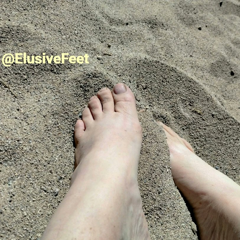 Sun, sand and summertime !
#Highheels #footfetishbabe #feet #myfeet #feetfetishcommunity #prettytoes #barefeetlovers #feetpic #higharches #feetmodels  #lovemyfeet #higharchedfoot #prettyfeetgang #footmassage #footqueen #footslave #footcare #footy #feetjob @feetworld