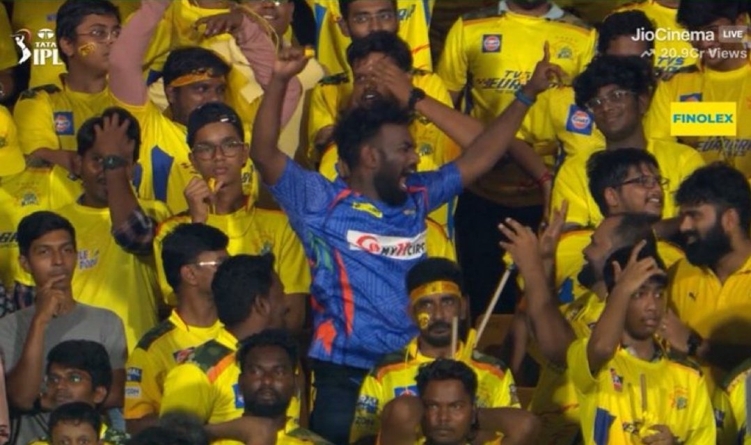 When you don't know the dress code at the party: #LSGvsCSK