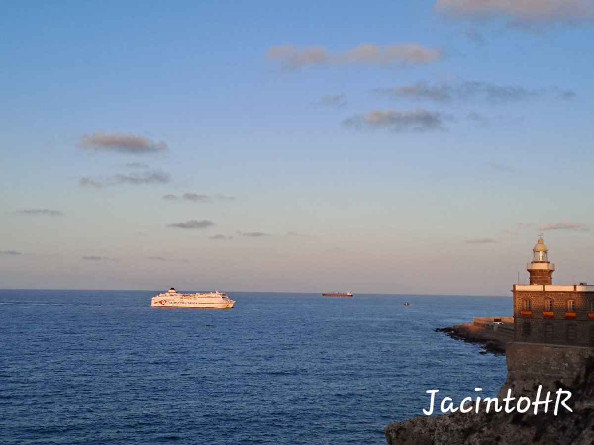 #MisFotos #foto_movil #fotoshechasconelmovil #fotografía #foto #fotoamateur #fotos #photooftheday #cielo #sol #Melilla #atardecer
#Barcos #photograph #photography #photographers #Paisaje #Paisajes
@ElFarodeMelilla 
#Transmediterra