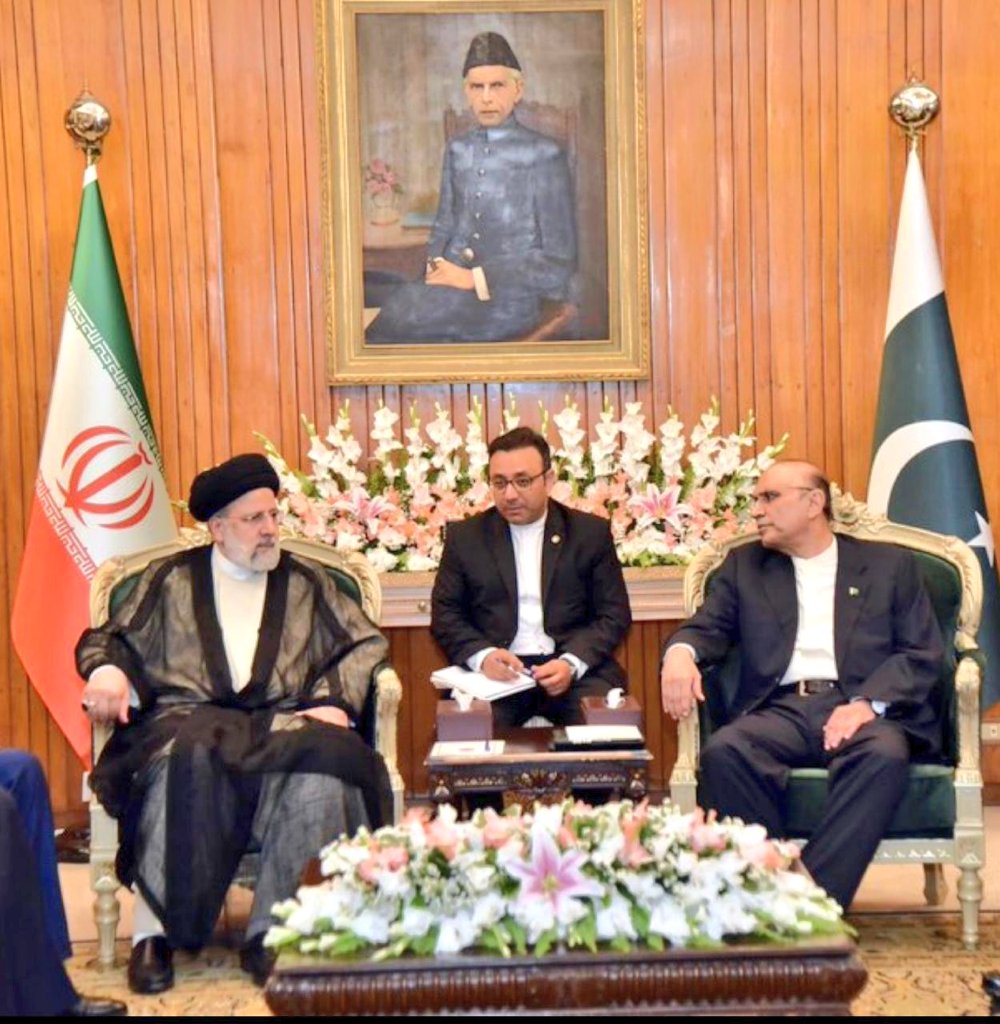 President Asif Ali Zardari and
the visiting Iranian President,
Dr Seyyed Ebrahim Raisi, held
a meeting, at Aiwan-e-Sadr
@AsifAliZerdari
@BBhuttoZardari @PPPDigitalKPK_  @sharjeelinam  @AbidullahKhanU1  @asifullahk