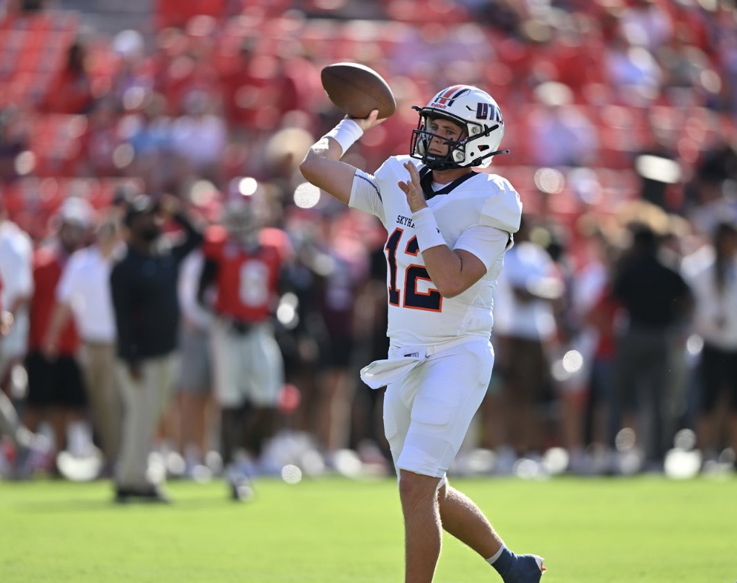 QB | 6’3 | 215lbs 3 years of Eligibility DM me for film‼️ @RivalsPortal @247SportsPortal @TransferPortal_ @QuincyAvery @tballardqbcoach @FCSFootballNews @farrellportal