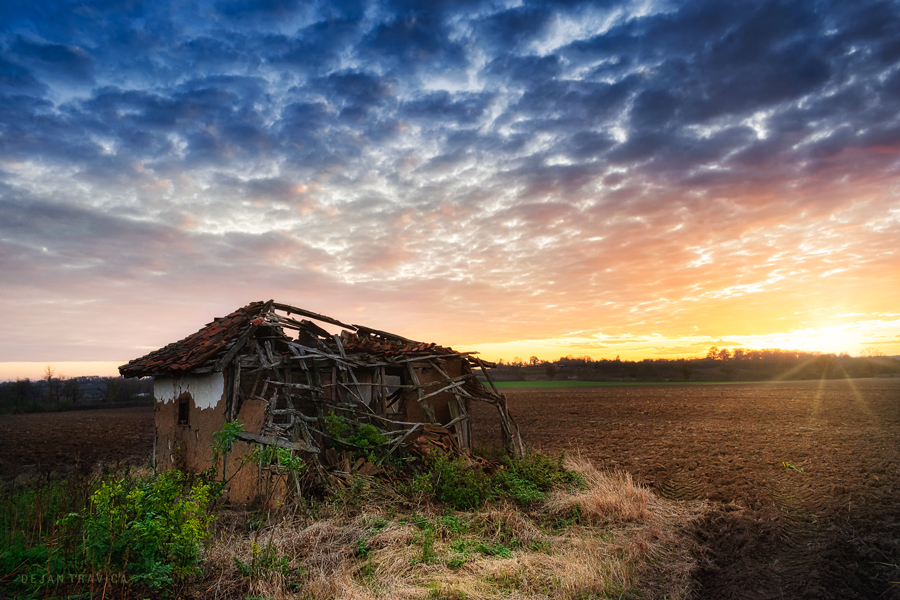 An Old Ruined Hut, Photography by Dejan Travica | Artmajeur artmajeur.com/dejan-travica/… 

#hut #ruinedhut #cottage #fields #ruralscene #ruralserbia #landscapephotography #serbianlandscapes #beautifulsky #cloudysky #wallartforsale #artforsale #walldecor #photographyforsale #sunset