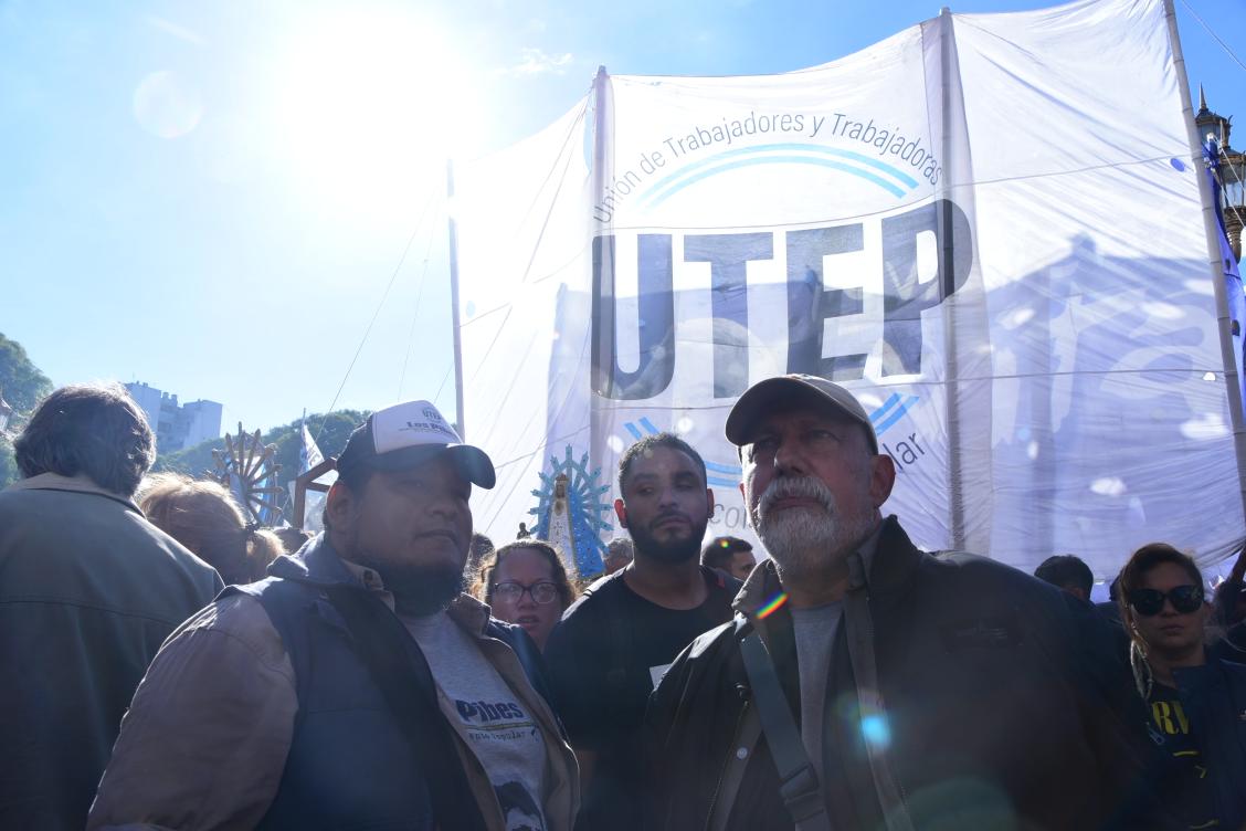 Sec_DDHH_UTEP's tweet photo. Hoy todos somos estudiantes, porque frente a esta consigna de defender la educación pública estamos evitando hambrear al pueblo y luchar por la soberanía ejercida en la calle https://t.co/KF9fcwFmYx