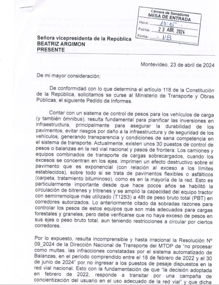ChCarreraLeal's tweet photo. En la administración de Falero se alienta a la informalidad, se permite la evasión y —por si fuera poco—ahora no se controlan los pesos de los camiones; esto provoca que se deterioren los pavimentos y se acorte su vida útil.
Por esto, hoy presentamos un pedido de informe al @mtopuy