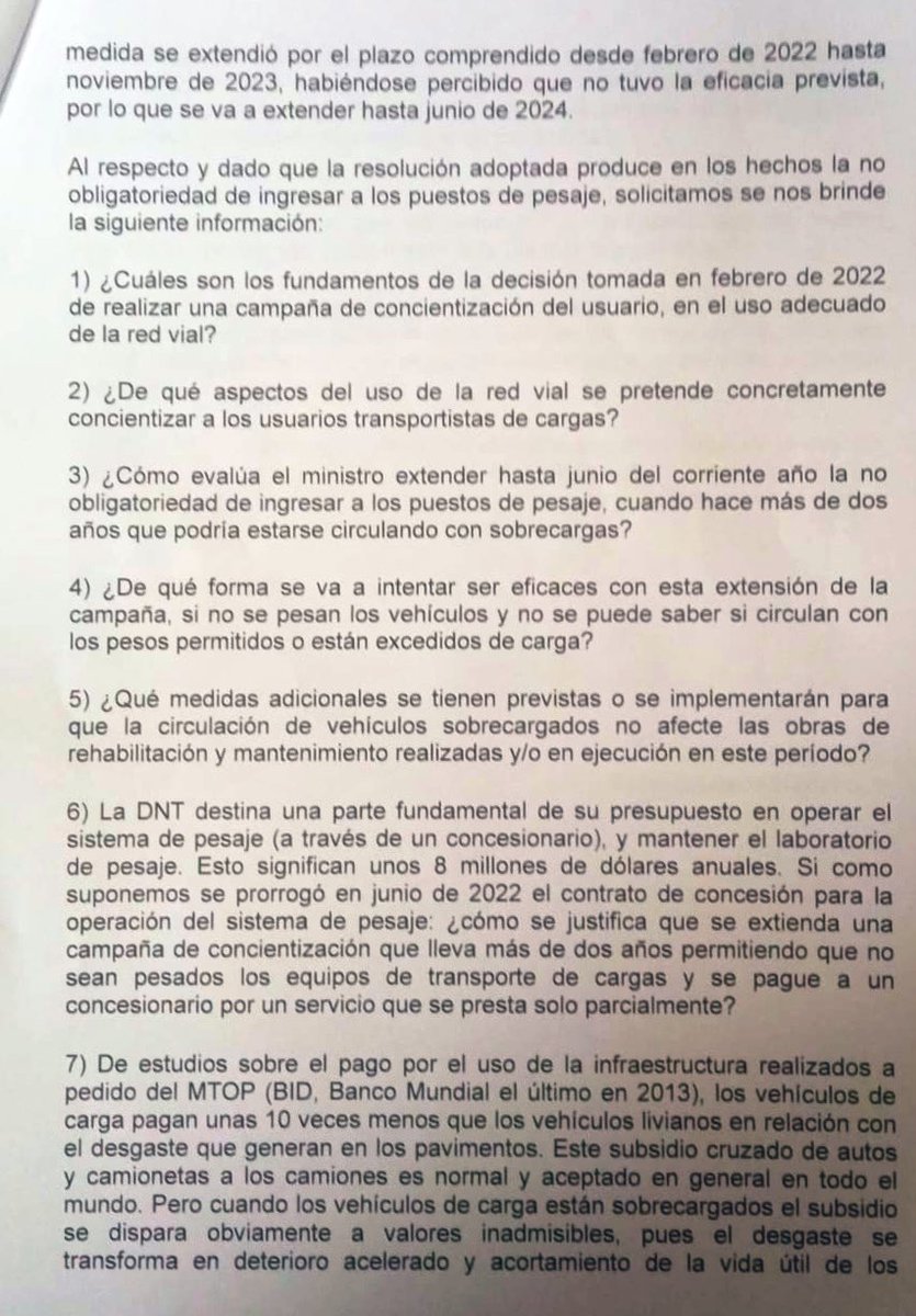 ChCarreraLeal's tweet photo. En la administración de Falero se alienta a la informalidad, se permite la evasión y —por si fuera poco—ahora no se controlan los pesos de los camiones; esto provoca que se deterioren los pavimentos y se acorte su vida útil.
Por esto, hoy presentamos un pedido de informe al @mtopuy
