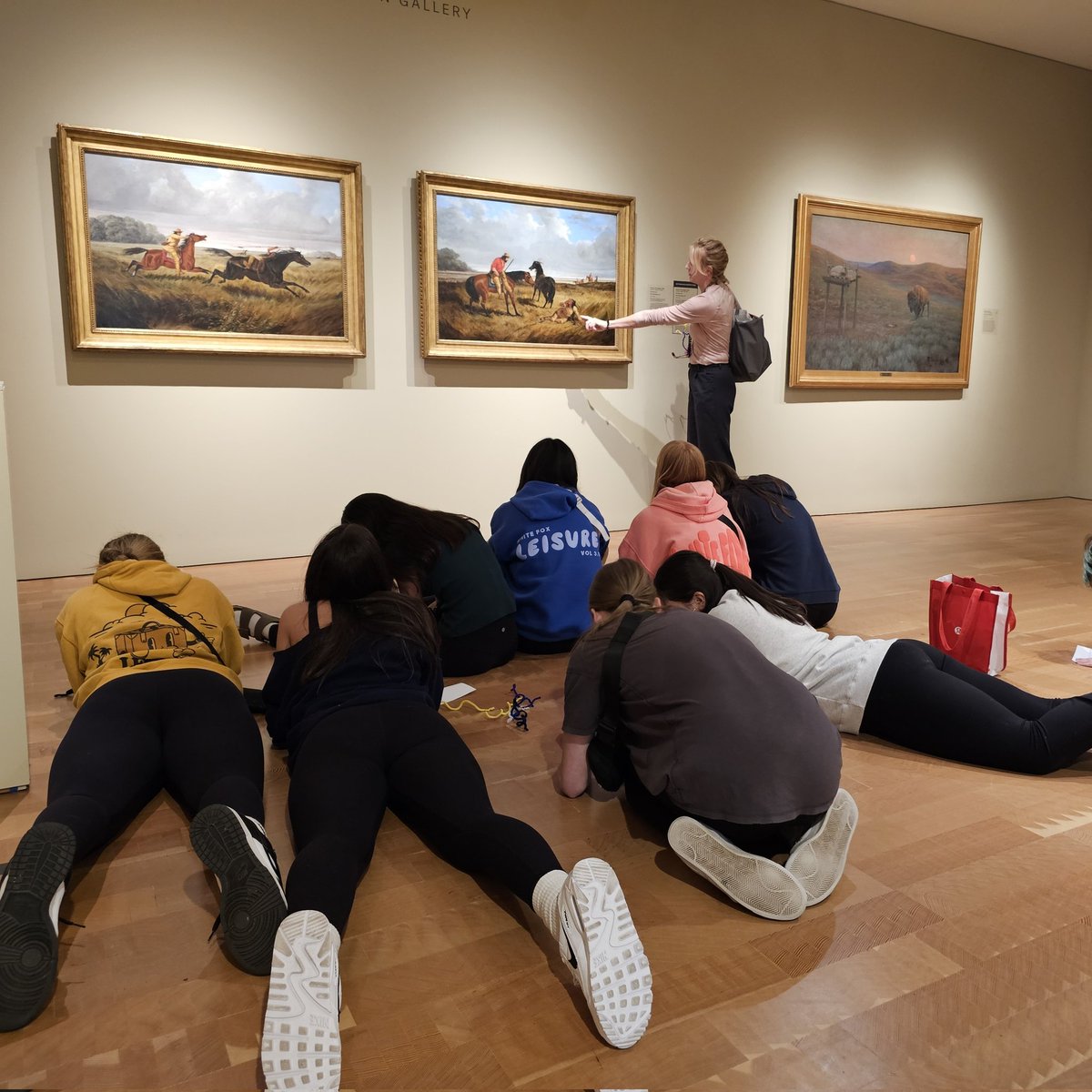 We had the most amazing docent /guide at the @MilwaukeeArt Muesem today - She got our students reflecting, writing haiku poems, and even making their own art. @PPMS_SDE #theartofwriting #werppms