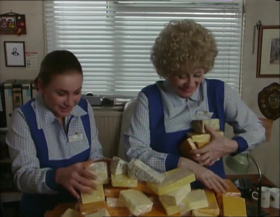 Well done @TomHulme79 , @TvDidYouSee and everyone else who got yesterday's year which was 1992! Vera and Vanessa Morgan dumped a load of cheese on Reg Holdsworth's desk at Bettabuy in protest of his poor management #GuesstheYear #CorrieQuiz coronationstreet.fandom.com/wiki/Episode_3…