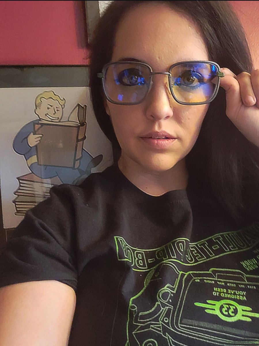 Don't forget to get your preorders in for the @GUNNAROptiks x @falloutonprime Vault 33 Edition frames! I'm in love with these and they're part of my daily rotation, from office to gaming!

Shop Now @ gunnar.com/discount/shena… 🫶

#ad #paidpartnership #GUNNAROptiks #GUNNARCreator