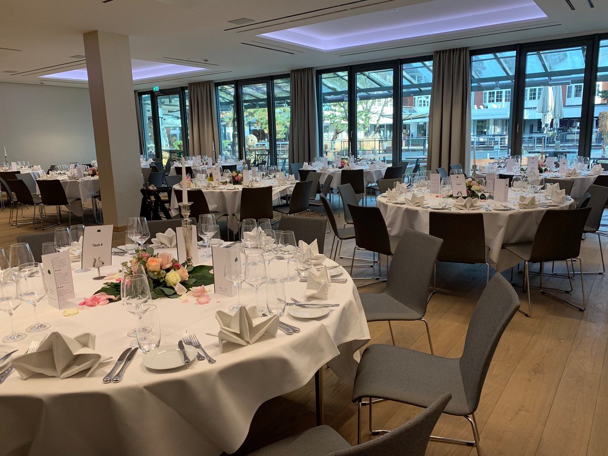 Das #t3crr startet am 08.11. mit dem Warmup. Die Sessions finden am Sa &amp; So auf dem Campus der HS statt. Am Samstagabend veranstalten wir ein Social-Event im Wellings Parkhotel. Für die Planung im Wellings benötigen wir eine Anmeldung bei der Ticket-Reservierung. Mehr am Do!