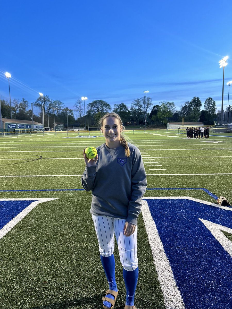 CathSoftball's tweet photo. Knights Win Another Shutout in Walk Off Fashion!!!

@laurenmoore75 triples in the 5th scoring herself,  @lydia_kennedy8 and @LilPriz16 to tie a 🎀 around it. 

@AvaEmmert 3-3, 3 Dbls, 2RBI, 2R
Lauren Kelley 2-3, 2RBI
@Aevea2029 1-2, BB, 2R
@abbyhammond23 in ⭕️ 12K’s 
At 🍽️ 2Rbi💣 https://t.co/OeQonH3Xp3