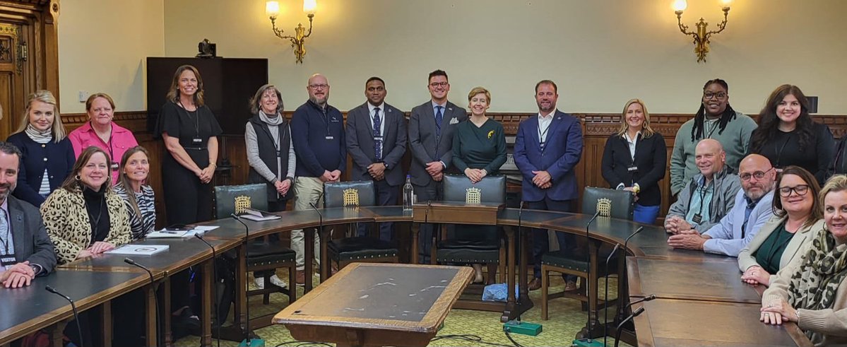 This afternoon, it was wonderful to host in parliament thirty South Carolina school leaders from the @ErskineCharters This included inspiring principals, superintedents & school directors. It was great to hear their passion for teaching.