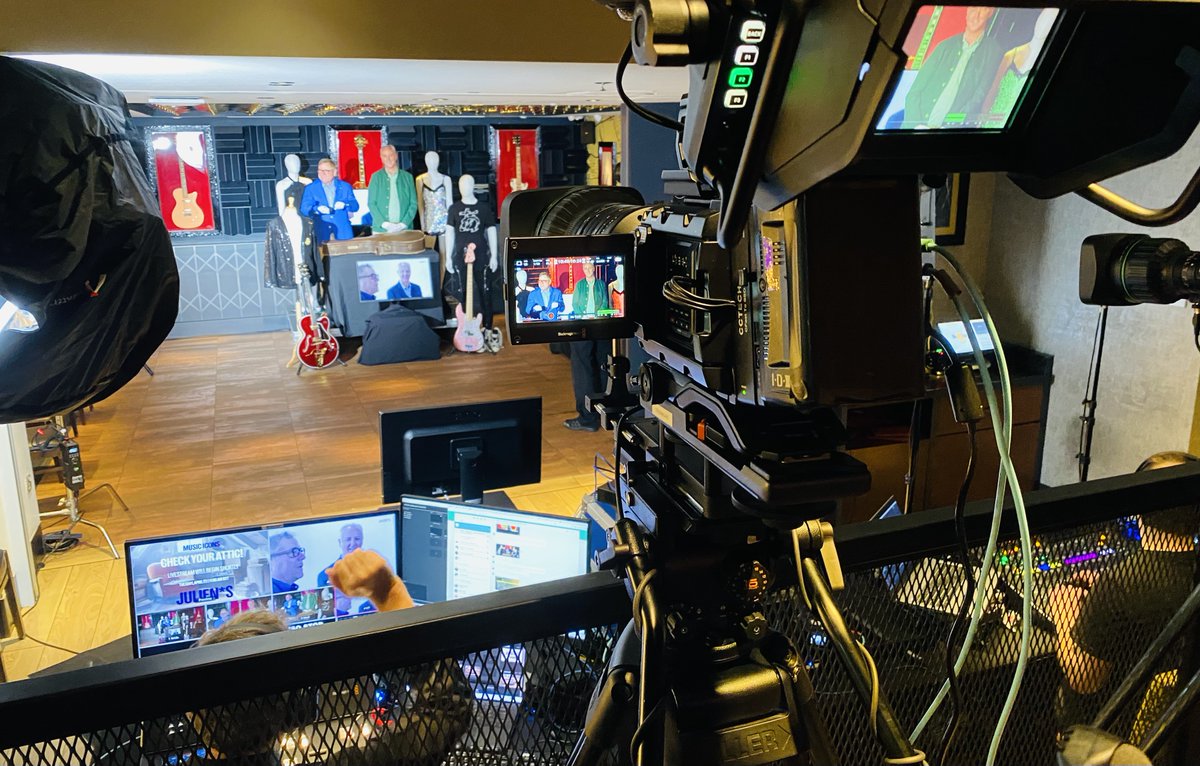 SimonVacher's tweet photo. Today I was based at Hard Rock Cafe London Piccadilly Circus as Production Manager for Julien*s Auctions live press release on 900+ items of extremely rare and valuable collection of musical history. https://t.co/CXyioYUI68 @JuliensAuctions  @HardRock  TX'd by @oXyFireMedia https://t.co/hGI1eN23sc
