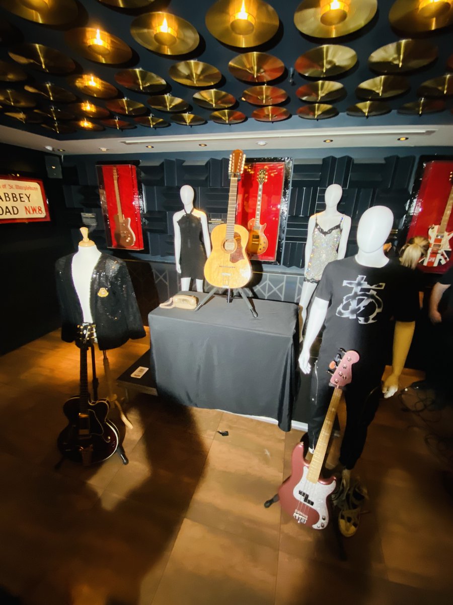 SimonVacher's tweet photo. Today I was based at Hard Rock Cafe London Piccadilly Circus as Production Manager for Julien*s Auctions live press release on 900+ items of extremely rare and valuable collection of musical history. https://t.co/CXyioYUI68 @JuliensAuctions  @HardRock  TX'd by @oXyFireMedia https://t.co/hGI1eN23sc