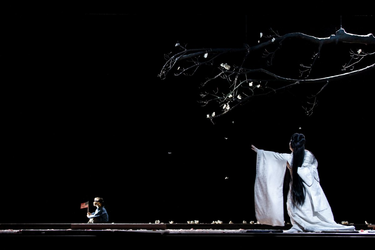 A toutes et tous les amateurs d'Opera, de belle musique, de grande musique, de Puccini ... MADAME BUTTERFLY, sur le grand écran de l'Escurial, Vendredi, à 20h15 !

dulaccinemas.com/cinema/2794/es…

#Paris5 #Paris13 #opera #madamebutterfly #puccini #ROH