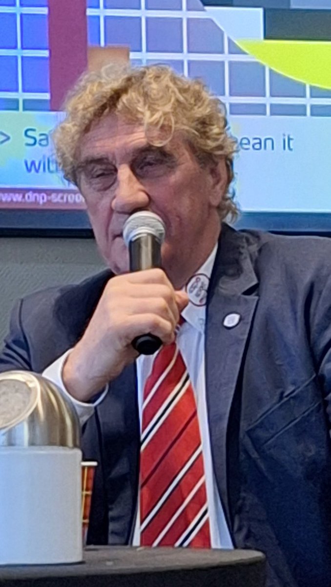 Sinclair; "Jean Marie heeft tegen Maradona gespeeld" 

Jean Marie; " Nee, Maradona heeft tegen mij gespeeld"