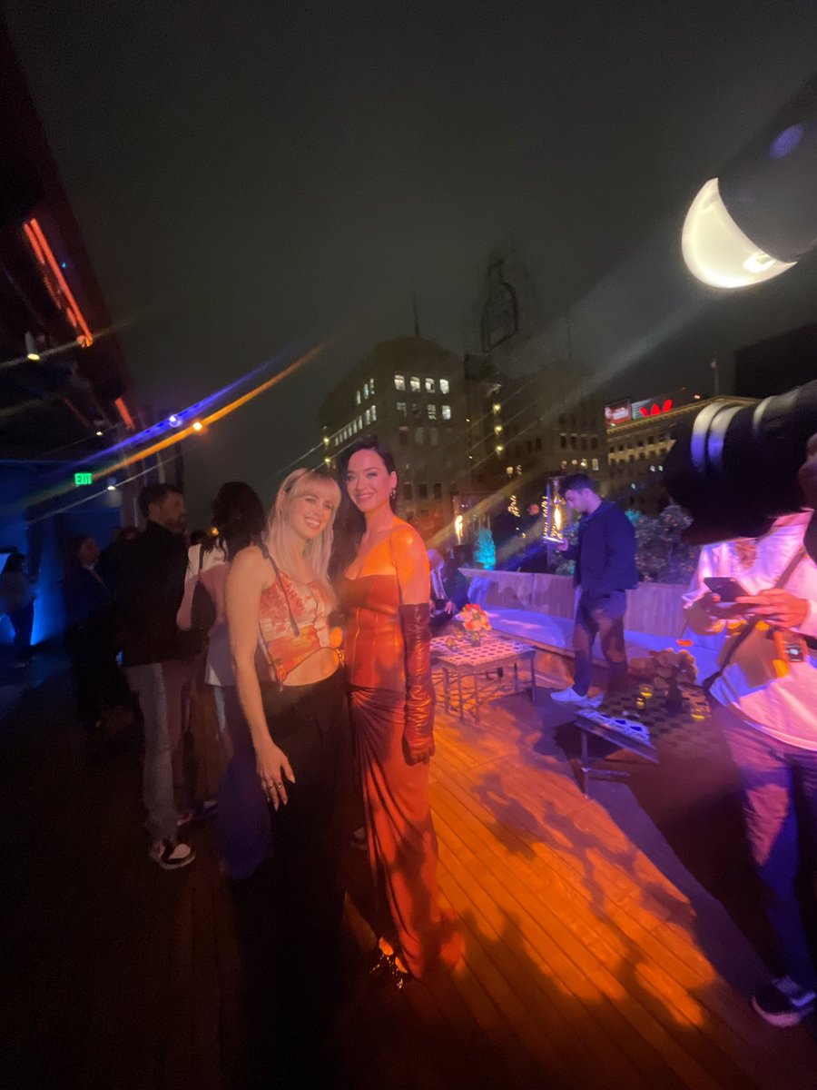 zealyn's tweet photo. Hi @katyperry 💖 https://t.co/XV4gfGhNkC