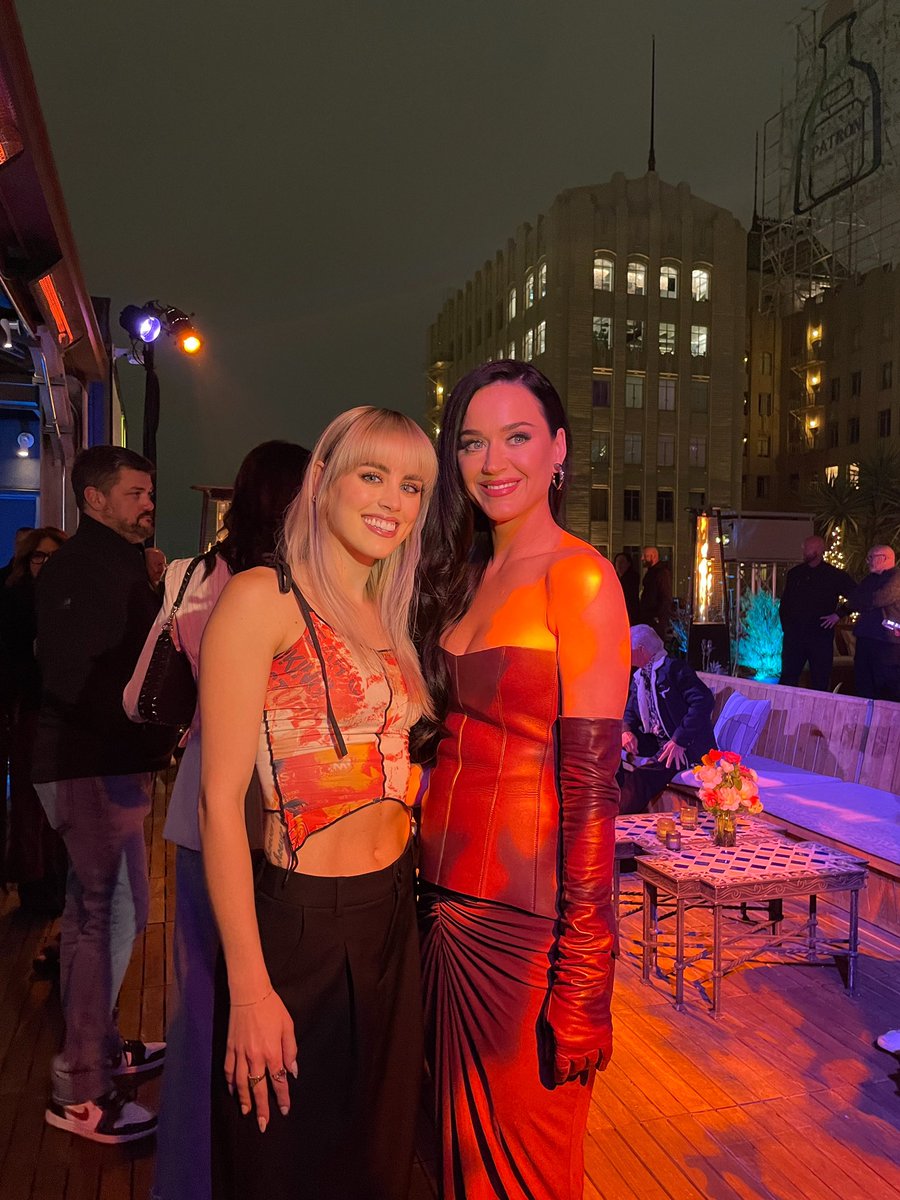 zealyn's tweet photo. Hi @katyperry 💖 https://t.co/XV4gfGhNkC