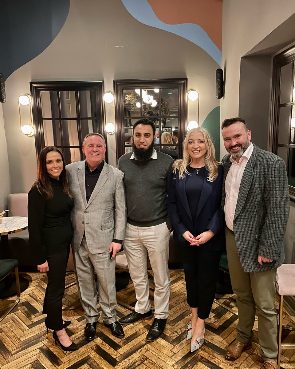 Hosting duties again in the latest in the series of business and politics dinners Glaschu Conversations. Speakers Jawad Khursheed, CEO of @HVSTrucks, @Zoeagill @brewindolphin and Lord Willie Haughey made for a very interesting evening. #business #economy #glasgow #scotland #uk